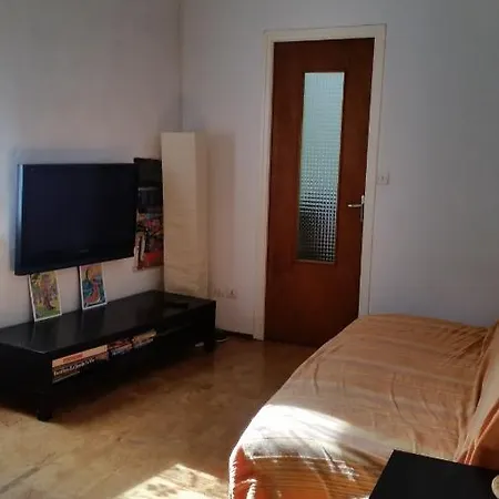 Maison Medievale En Pierre De Lave Typique D Agde - Reservation Du Samedi Au Samedi אגדה